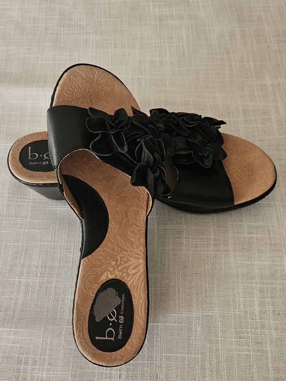 ​b.ø.c. Born Concept Women's Black Leather Floral Slide Sandals Wedges Size 10 - Picture 15 of 16